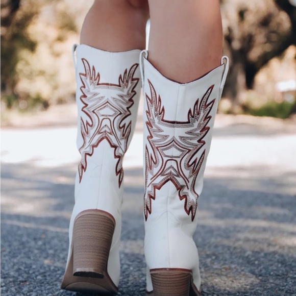 Tayley healed boot - Picture 2 of 2